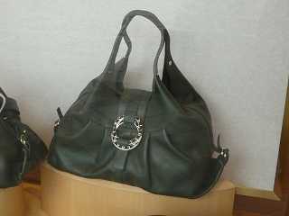 Foto: Bulgari Tasche, © Stefan Radner Bulgari Taschen shop italien