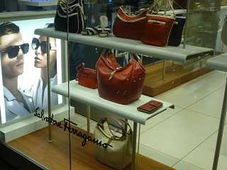 Salvatore Ferragamo taschen shop italien