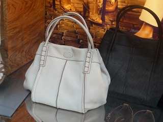Foto: Tods Tasche, © Stefan Radner tods taschen shop italien