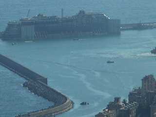 Foto: Genova Porto - Concordia, © Stefan Radner Hafen von Genua Concordia