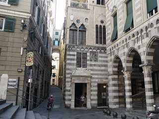 Foto: Genua Piazza San Matteo, © Stefan Radner Genua Sehenswürdigkeiten Centro Storico
