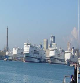 Genova Genua Hafen Leuchtturm Kreuzfahrt w2