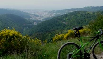 Ligurien Genua MTB Mountainbike Tour Radweg Acquedotto Panorama Apennin Genova w